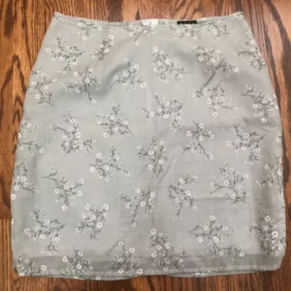 Vintage y2k Ecru floral skirt gray flowers 5/6